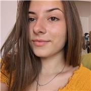 Me defino como una persona a la que le gusta la enseñanza y con muy buena relación con los niños. 
Mis clases estarán disponibles para niños de primaria y de la ESO